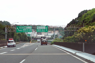 高速道路の“続き”がみるみる山道になったんですが… まるで「新幹線直通のローカル線」 並行する「新線」はつながらない!? 摩訶不思議な道路網