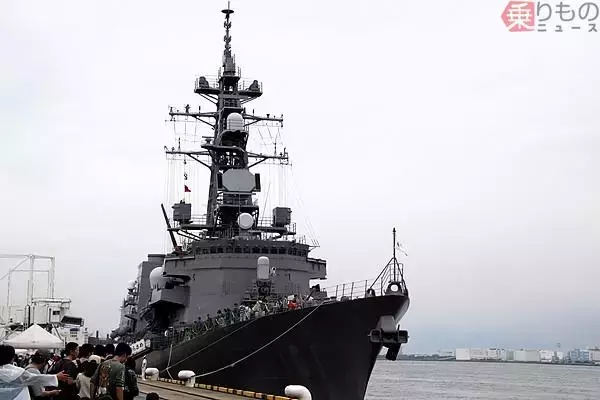 護衛艦「むらさめ」一般公開で大行列！ 隊員が語ったミサイル発射機「VLS」の知られざる弱点とは？