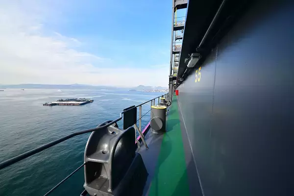 「日本生まれなのに「世界最大級のコンテナ船」が日本に帰れないワケ 物流の世界サイズ“受入れムリ”な現状」の画像