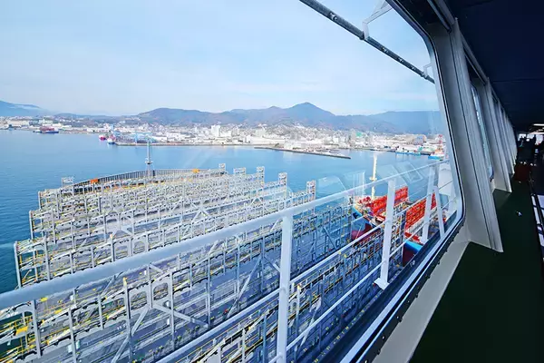 「日本生まれなのに「世界最大級のコンテナ船」が日本に帰れないワケ 物流の世界サイズ“受入れムリ”な現状」の画像
