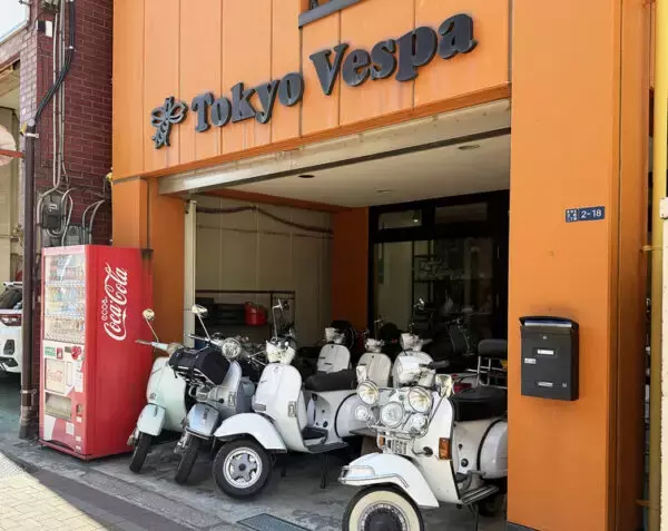 中古の「ベスパ」が1000万円も!? 旧車バイクの価格がここまで高騰する理由とは？「結果的に自分たちの首を絞める」と専門店