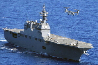 空母のような「巨大護衛艦」が“シドニー”に出現！ 摩天楼を背にした貴重な映像が公開 美しい港に旭日旗が翻る