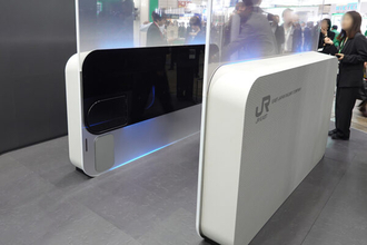 「顔認証」vs「Suicaが空中でピッ」 タッチレスな未来の改札に“新手法” どっちが現実的？