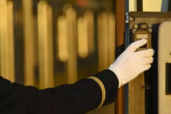 駅の「発車メロディ」J-POPだらけになったワケ「発車ベルどこ行った？」ただ今後また変わる可能性も
