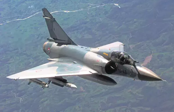 名戦闘機「ミラージュ2000D」最終改修版の引き渡し完了！ 次世代機開発中止で“2040年代以降”も現役続行か!?