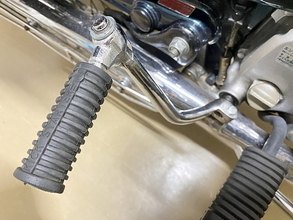 昔の「ライダーの儀式」なぜ消えた？ オートバイを味気なくした“真犯人”とは いまや「押しがけ」も無理に！
