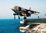 「ミニ空母でも戦える！ 疑念晴らした革新的戦闘機「シーハリアー」23機撃墜の金字塔」の画像1