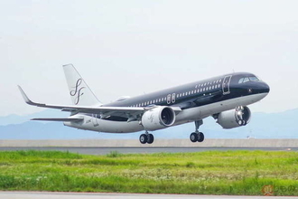 初めて乗るとビビる!? エアバス旅客機の奇音「犬の鳴き声」の正体…航空会社のガチ解説にSNS納得 スターフライヤー