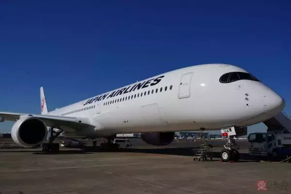 JALが「新型機初の“旅客機の車検”」既存機とどう違う？ 同社初の客室機構＆伝統破りのエアバス機…「整備士魂かけた」その内容とは