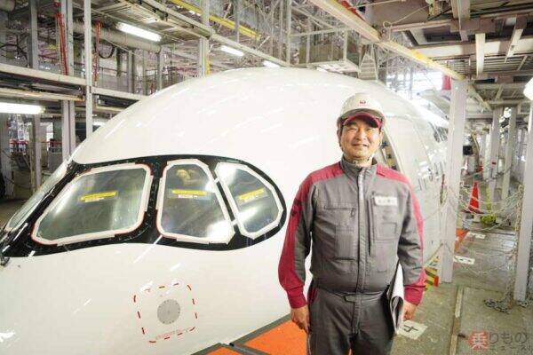 JALが「新型機初の“旅客機の車検”」既存機とどう違う？ 同社初の客室機構＆伝統破りのエアバス機…「整備士魂かけた」その内容とは
