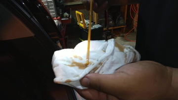 「3000円のエンジンオイル」と「1万8000円のエンジンオイル」何がどう違うの!? やっぱり“愛車のためには高級品”なのか？