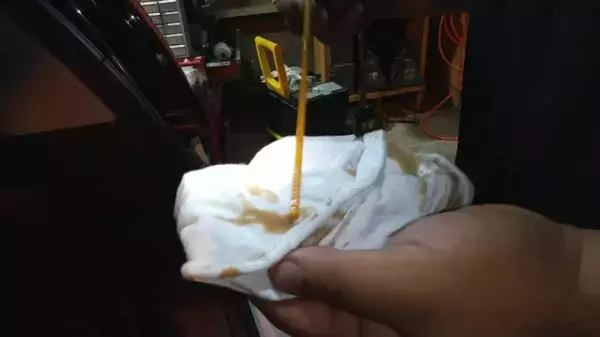 「3000円のエンジンオイル」と「1万8000円のエンジンオイル」何がどう違うの!? やっぱり“愛車のためには高級品”なのか？