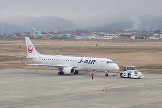 新幹線駅まで2km！日本有数の「駅チカ空港」が、驚くほど“鉄道ガン無視”のワケ 活かされないのか？