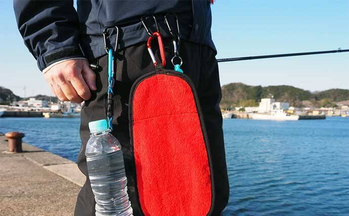 洋服やバッグの好きなところに装着できる画期的な『どこでもカラビナ』が登場