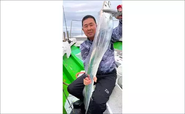 「【沖釣り釣果速報】大分沖のテンヤタチウオ釣りでドラゴン級や神龍サイズ続出！（大分・熊本）」の画像