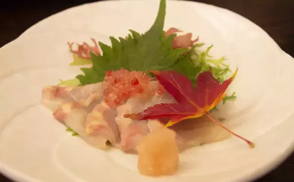 「チョウザメはキャビアだけじゃなかった？　刺身は旨味十分で美容にも良し！」の画像