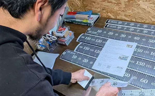 「釣った魚のサイズと子供の身長どちらも測れるメジャーボードを自作してみた」の画像