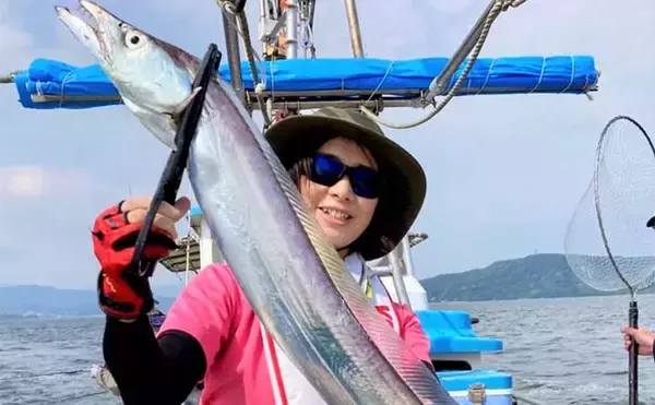 博多湾テンヤタチウオ釣りで大型乱舞　120cm級頭に船中100尾超え