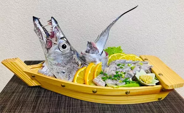 「博多湾テンヤタチウオ釣りで大型乱舞　120cm級頭に船中100尾超え」の画像