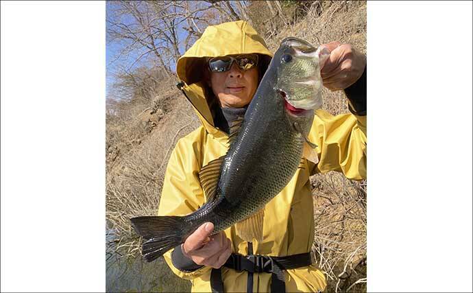 真冬の高山ダムで48.5cmビッグバス手中【京都】ホバスト炸裂で価値ある1尾