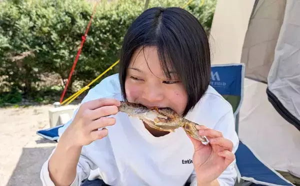 「デイキャンプ＆エリアトラウト釣行で娘と休日を満喫【岐阜】釣ったニジマスの塩焼きに舌鼓」の画像