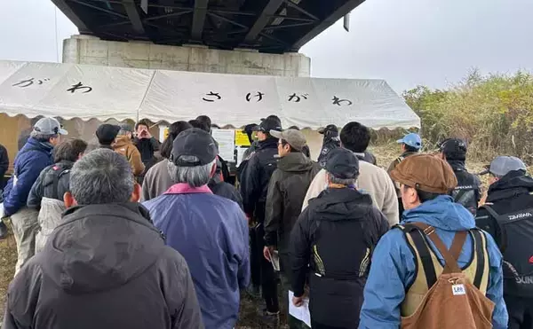 「鮭川の鮭有効利用調査で良型73cm4.6kg浮上！【山形】仲間は念願の初サケを手に」の画像