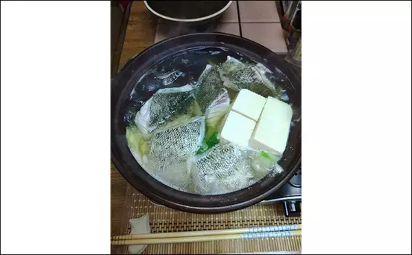 「「贅沢すぎる釣り魚鍋になっちゃった！」 食材確保のロックゲームでクエにチャイロマルハタ手中」の画像