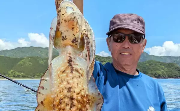 「1kg超え大型アオリイカ連発！」キャスティングエギングでシャロー攻略のコツを実釣解説【三重】