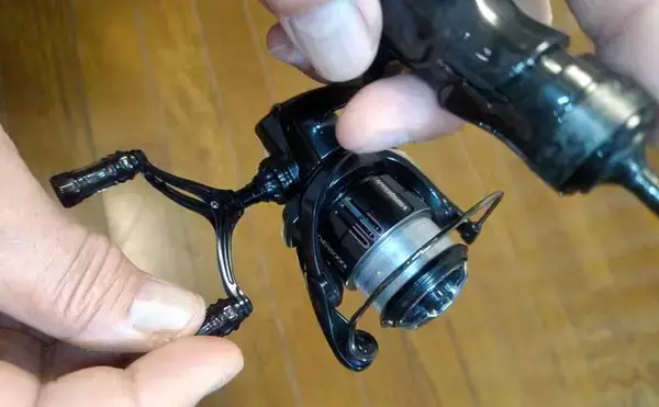 「【中華リール vs 国産リール】圧倒的な価格と驚きの軽さは一度使ってみる価値ありか？」の画像