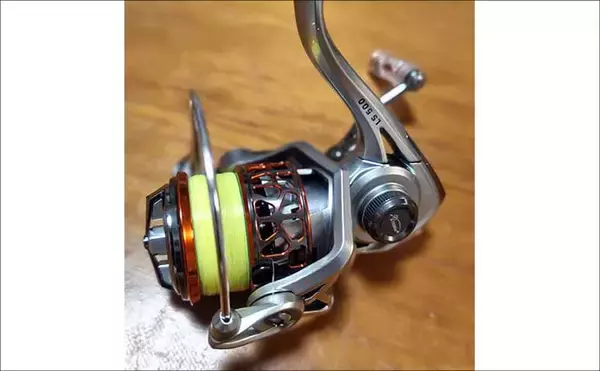 「【中華リール vs 国産リール】圧倒的な価格と驚きの軽さは一度使ってみる価値ありか？」の画像