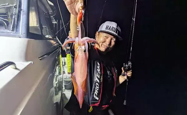 掛けたマイカが次々とマダイの餌食に！ 良型連発も横取りに苦戦したイカメタル釣行【福井】