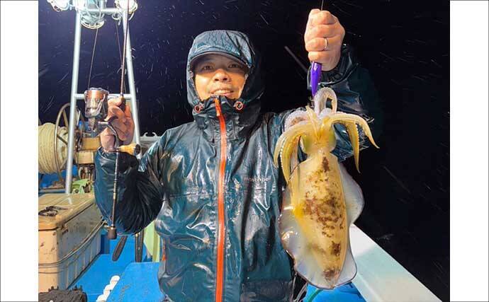 【沖釣り釣果速報】竿頭は24匹！越前沖のナイトティップランで良型交じりにアオリイカ爆釣（北陸）