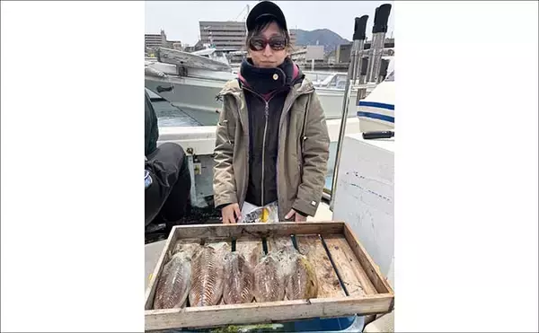 「船でのコウイカエギング釣行で本命トップ5尾【神生丸・福岡】ささ身載せたエギにヒット」の画像
