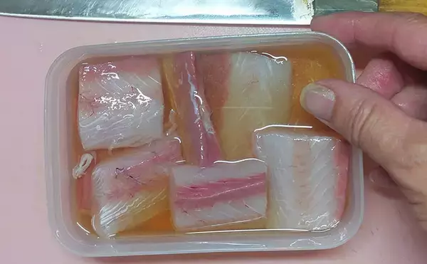 「釣魚で作る「料亭風」レシピ：ネリゴの若狭焼き　優しいだしに漬け込んで」の画像