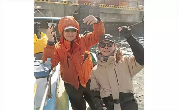 「メ解禁日の東京湾エビメバル釣りに密着【金沢八景・一之瀬丸】本命に加えてカサゴやイシモチも好捕」の画像