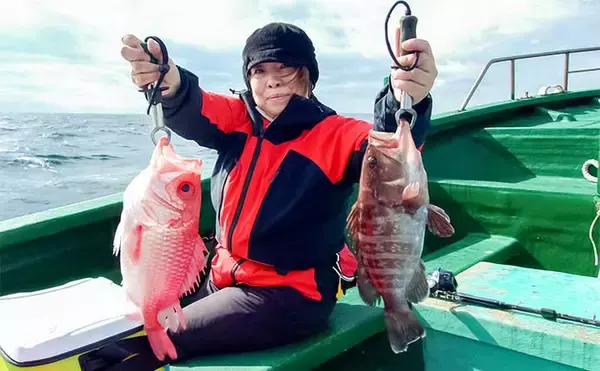 「「4kg級も浮上！」外房大原沖の泳がせ釣りで2kg級主体にマハタ全員安打【千葉】」の画像