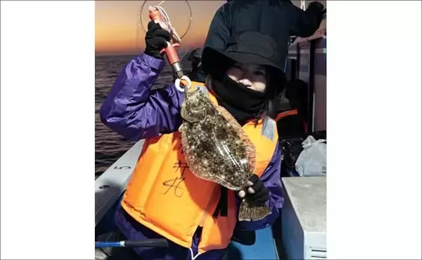 「鹿島沖のヒラメ釣りで最大2.5kg＆トップ6尾手中【茨城】水深20m前後が狙い目」の画像