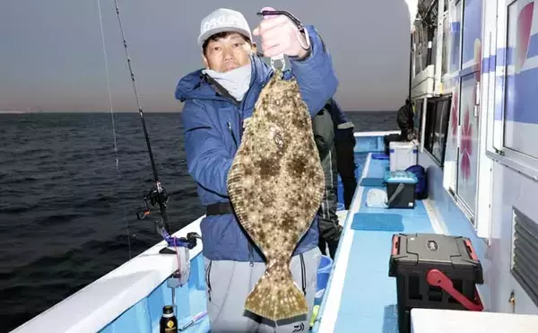 「鹿島沖のヒラメ釣りで最大2.5kg＆トップ6尾手中【茨城】水深20m前後が狙い目」の画像
