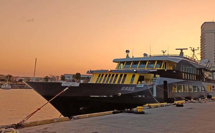 初島のウキフカセ釣りで40cm級メジナ手中【静岡・熱海沖】泳がせではアオリイカも登場