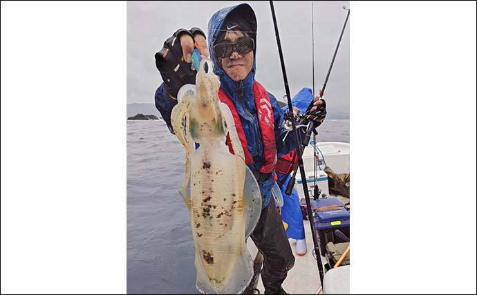 レンタルボートでのルアー釣行でアオリにマダイにアカハタと魚種多彩【三重】