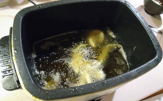 釣魚で作る「食品ロス削減」レシピ：タチウオ背びれのから揚げ　2度揚げがおすすめ