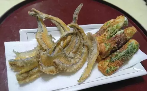 「釣魚で作る「食品ロス削減」レシピ：タチウオ背びれのから揚げ　2度揚げがおすすめ」の画像