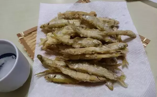 「釣魚で作る「食品ロス削減」レシピ：タチウオ背びれのから揚げ　2度揚げがおすすめ」の画像