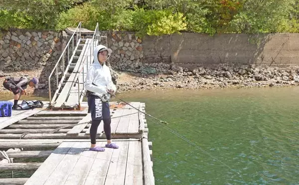 「南伊勢エリアのイカダでファミリーフィッシング【三重】多彩な魚がヒットして五目釣り達成！」の画像