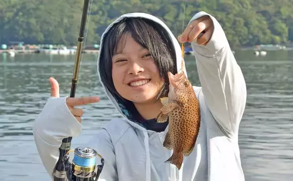 「南伊勢エリアのイカダでファミリーフィッシング【三重】多彩な魚がヒットして五目釣り達成！」の画像