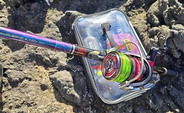 「「第9回TFT関東・東レ懇親磯釣り大会IN下田」に参戦　強風に苦戦も37.5cmメジナを釣り上げる」の画像