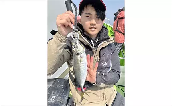 「高コスパロッドで東京湾ブランドアジを狙い撃つ【関義丸】速潮の中での正確なタナ取りが重要」の画像