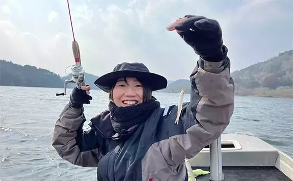 「「こんな日はやめておこう！」ファミリーやカップルでも楽しめるボートワカサギ釣りの注意点」の画像