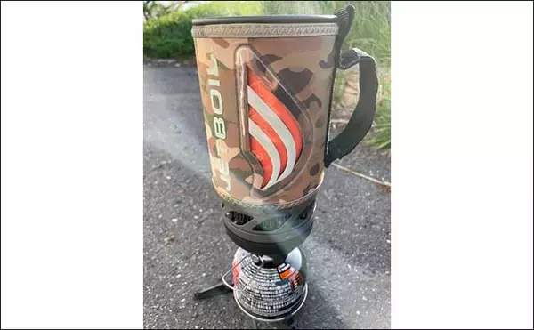 「釣り時間をちょっと贅沢に　『ジェットボイル』で温かい釣り場飯を」の画像