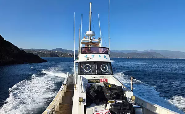 「真冬の沖磯で40cm級尾長を好捕！【伊豆半島】 一筋縄でいかない寒メジナ釣りを満喫」の画像